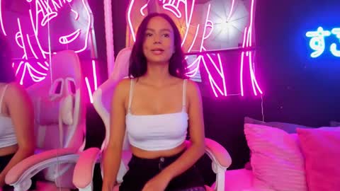 staarlightt online show from 11/17/25, 10:04