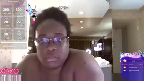 Snapshot of staceesparklezxxx chatting on 01/04/25, 03:40 Stacee online show from 01/04/25, 03:40