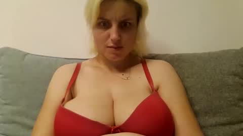 Amelly online show from 11/07/25, 10:10