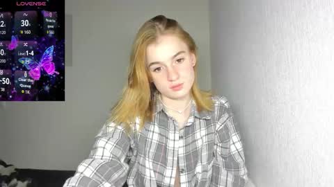 Snapshot of stacey_brow chatting on 03/23/26, 04:00 stacey online show from 03/23/26, 04:00