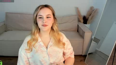 Snapshot of stacey_dawson chatting on 04/27/26, 09:18 Stacey online show from 04/27/26, 09:18