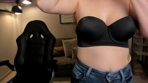 Stacy Woods online show from 12/29/24, 11:18