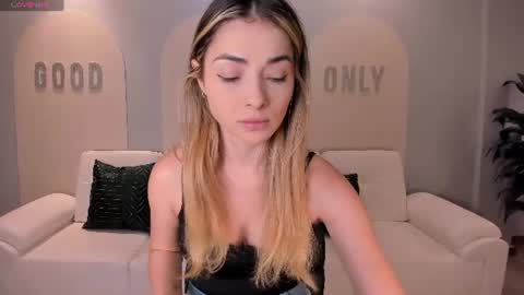 Snapshot of staceywood_ chatting on 06/16/26, 11:35 Stacy Woods online show from 06/16/26, 11:35