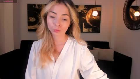 Snapshot of staceywood_ chatting on 07/03/26, 11:05 Stacy Woods online show from 07/03/26, 11:05