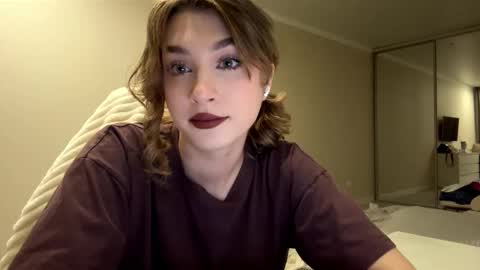 Snapshot of stacicurren chatting on 02/15/26, 02:03 Elli online show from 02/15/26, 02:03