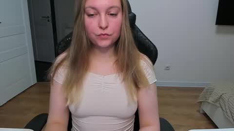 Snapshot of stacy_miraclee chatting on 04/19/26, 06:10 Stacy online show from 04/19/26, 06:10