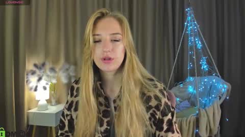 Stacy Mon Tue Wed Thu Fri Sun GMT GMT 3 1000am - 0400pm  online show from 10/12/25, 09:19