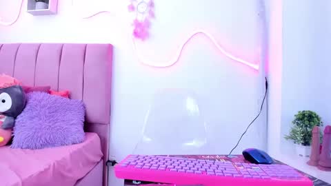 estecy online show from 09/24/25, 02:42