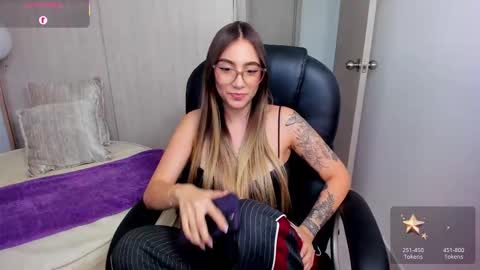 Snapshot of stacyconner chatting on 10/28/25, 08:33 Stacy Conner online show from 10/28/25, 08:33