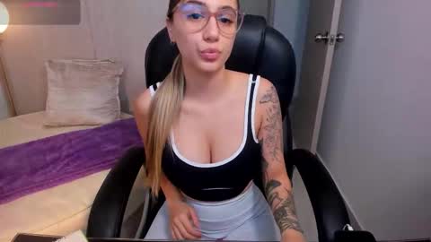 Snapshot of stacyconner chatting on 11/27/25, 06:32 Stacy Conner online show from 11/27/25, 06:32