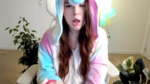 Snapshot of stacyluxxe chatting on 12/15/25, 04:44 Stacy online show from 12/15/25, 04:44