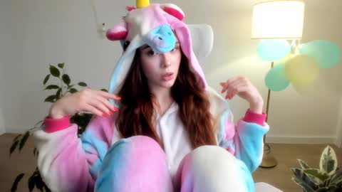 Snapshot of stacyluxxe chatting on 12/20/25, 05:09 Stacy online show from 12/20/25, 05:09