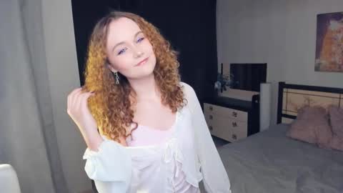 Snapshot of stacyroller chatting on 02/12/26, 05:41 Violet online show from 02/12/26, 05:41