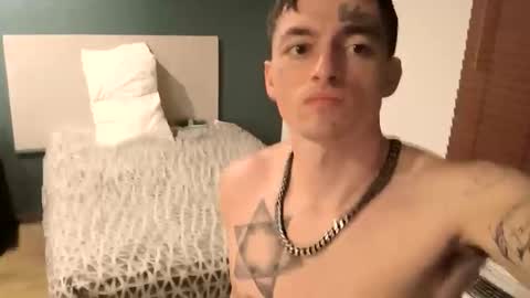 Snapshot of staightupdownbad chatting on 11/14/25, 04:33 Straightupdownbad online show from 11/14/25, 04:33