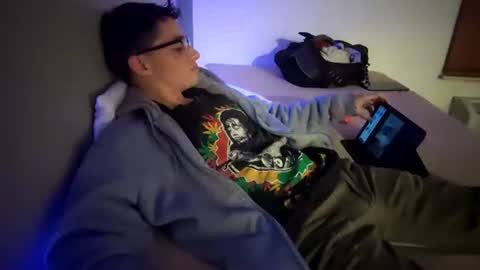 Snapshot of staightupdownbad chatting on 11/25/25, 09:20 Straightupdownbad online show from 11/25/25, 09:20