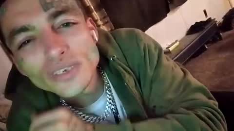 Snapshot of staightupdownbad chatting on 04/03/26, 04:32 Straightupdownbad online show from 04/03/26, 04:32