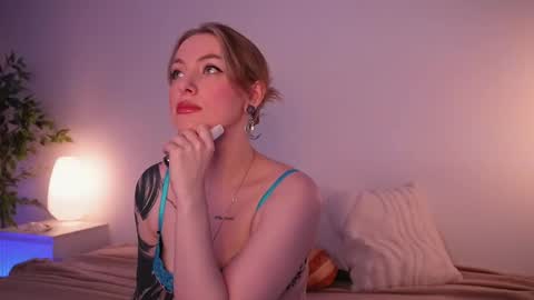 Snapshot of stanovaya300kg chatting on 02/16/26, 01:07 Kristina online show from 02/16/26, 01:07