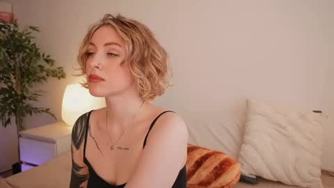 Snapshot of stanovaya300kg chatting on 03/28/26, 01:33 Kristina online show from 03/28/26, 01:33