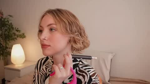 Snapshot of stanovaya300kg chatting on 04/08/26, 01:44 Kristina online show from 04/08/26, 01:44