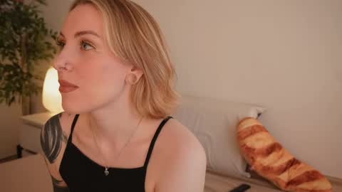 Snapshot of stanovaya300kg chatting on 04/18/26, 01:37 Kristina online show from 04/18/26, 01:37