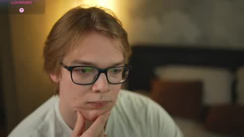 Snapshot of star_drive chatting on 04/26/26, 04:04 star_drive online show from 04/26/26, 04:04