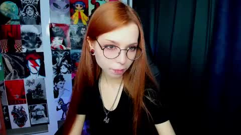 Snapshot of star_tarra chatting on 04/21/26, 01:53 Tarra online show from 04/21/26, 01:53