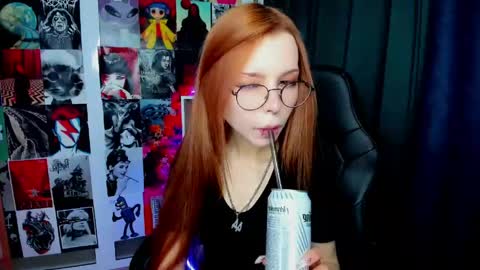 Snapshot of star_tarra chatting on 04/21/26, 02:51 Tarra online show from 04/21/26, 02:51