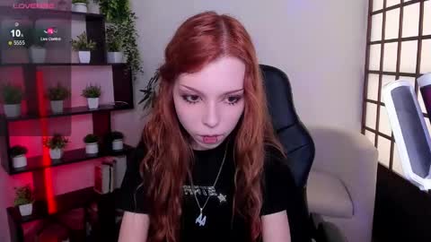 Snapshot of star_tarra chatting on 05/29/26, 02:09 Tarra online show from 05/29/26, 02:09