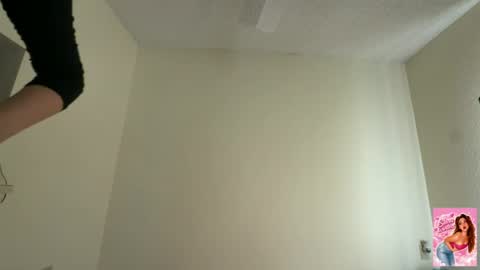 Snapshot of stara_dreams chatting on 06/19/26, 12:48 Stara Winters online show from 06/19/26, 12:48