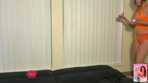 Snapshot of stara_dreams chatting on 06/27/26, 05:45 Stara Winters online show from 06/27/26, 05:45
