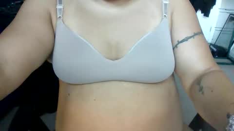 Snapshot of starella___saxxxton chatting on 11/23/25, 03:34 starella___saxxxton online show from 11/23/25, 03:34