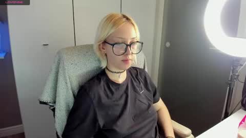 Snapshot of starelli chatting on 05/14/26, 08:26 Kate online show from 05/14/26, 08:26