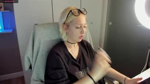 Snapshot of starelli chatting on 05/15/26, 08:38 Kate online show from 05/15/26, 08:38