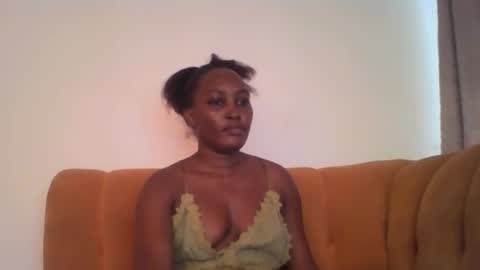Snapshot of stargirl880271 chatting on 02/19/25, 05:38 isha online show from 02/19/25, 05:38