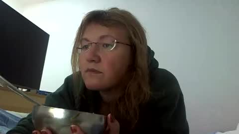 Snapshot of starlagurl chatting on 12/06/24, 01:44 starlagurl online show from 12/06/24, 01:44