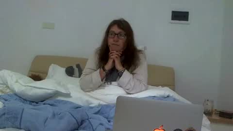 Snapshot of starlagurl chatting on 01/19/25, 02:06 starlagurl online show from 01/19/25, 02:06