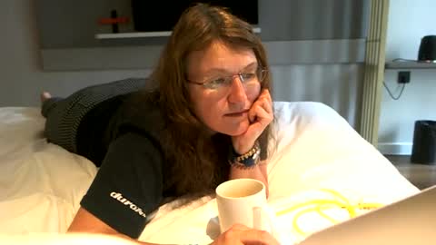Snapshot of starlagurl chatting on 02/21/25, 04:18 starlagurl online show from 02/21/25, 04:18
