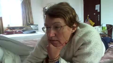 Snapshot of starlagurl chatting on 02/25/25, 04:57 starlagurl online show from 02/25/25, 04:57