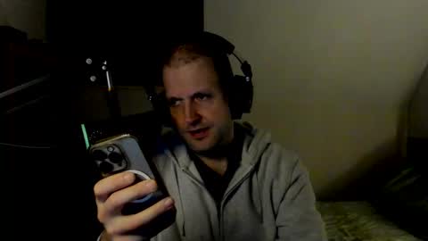 Snapshot of starlight1987 chatting on 02/15/25, 06:12 Adam online show from 02/15/25, 06:12