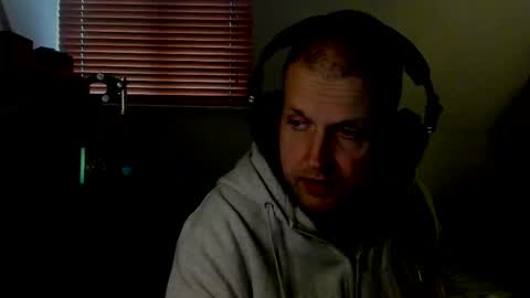 Snapshot of starlight1987 chatting on 02/15/25, 03:28 Adam online show from 02/15/25, 03:28