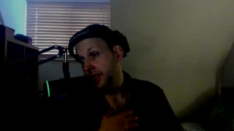 Snapshot of starlight1987 chatting on 02/22/25, 04:19 Adam online show from 02/22/25, 04:19