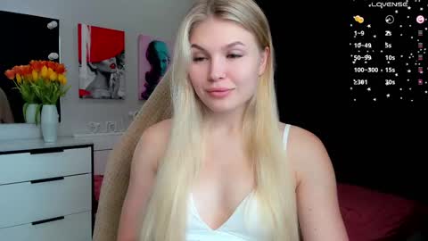 Snapshot of starlight_2004 chatting on 03/10/25, 05:22 Caroline online show from 03/10/25, 05:22