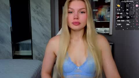 Snapshot of starlight_2004 chatting on 05/18/26, 04:29 Caroline online show from 05/18/26, 04:29