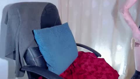 Snapshot of starlightheaven chatting on 10/07/25, 02:53 Angela online show from 10/07/25, 02:53