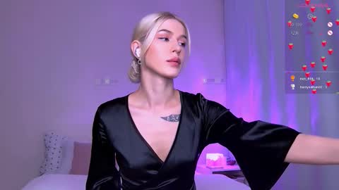 Snapshot of starlightstacey chatting on 09/20/25, 01:28 Stacey online show from 09/20/25, 01:28