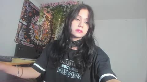 Snapshot of starmoonly chatting on 02/15/25, 11:58 starmoonly online show from 02/15/25, 11:58