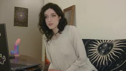 Snapshot of starry_soul chatting on 03/31/26, 01:51 Evan online show from 03/31/26, 01:51