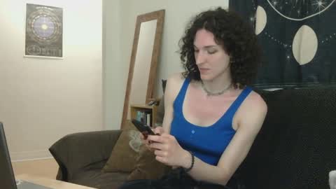 Snapshot of starry_soul chatting on 05/21/26, 12:06 Evan online show from 05/21/26, 12:06
