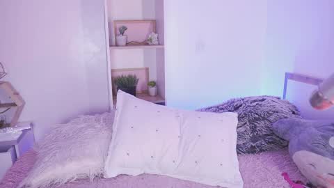 Snapshot of starwitch_ chatting on 04/21/26, 12:23 Yoko online show from 04/21/26, 12:23