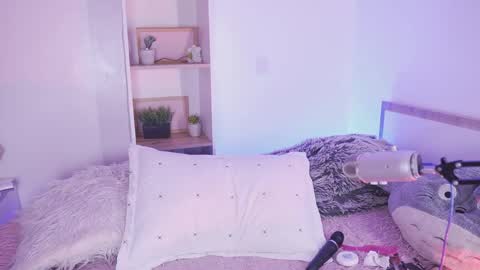 Snapshot of starwitch_ chatting on 04/21/26, 01:42 Yoko online show from 04/21/26, 01:42